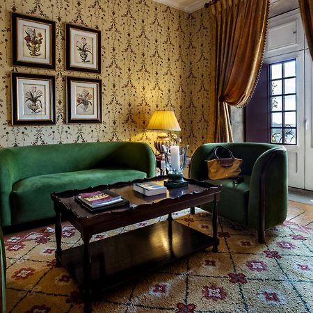 Pousada Mosteiro De Guimarães Esterno foto A suite at the Hotel de Crillon