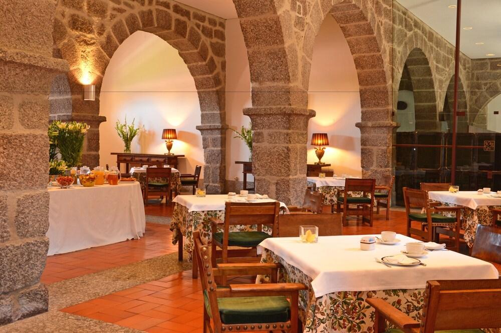 Pousada Mosteiro De Guimarães Esterno foto Restaurant in Galicia, Spain