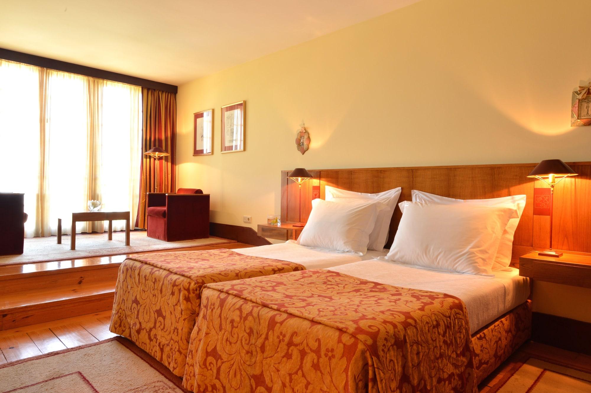 Pousada Mosteiro De Guimarães Esterno foto A room at the hotel