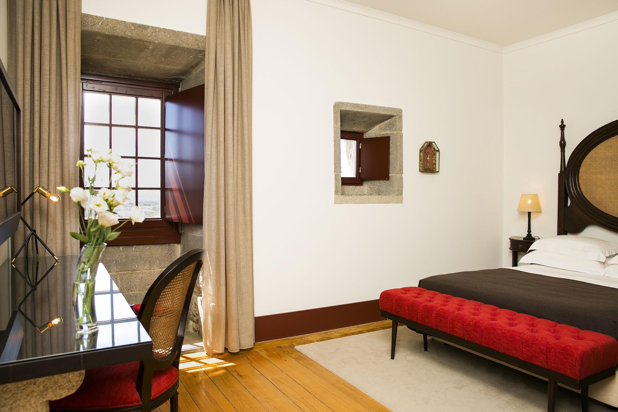 Pousada Mosteiro De Guimarães Esterno foto A room at the Hotel do Porto