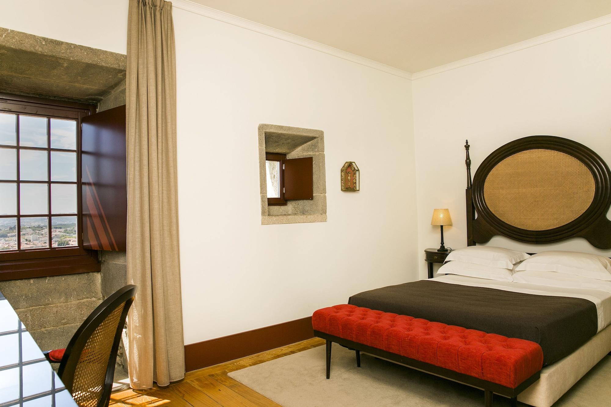 Pousada Mosteiro De Guimarães Esterno foto A room at the hotel