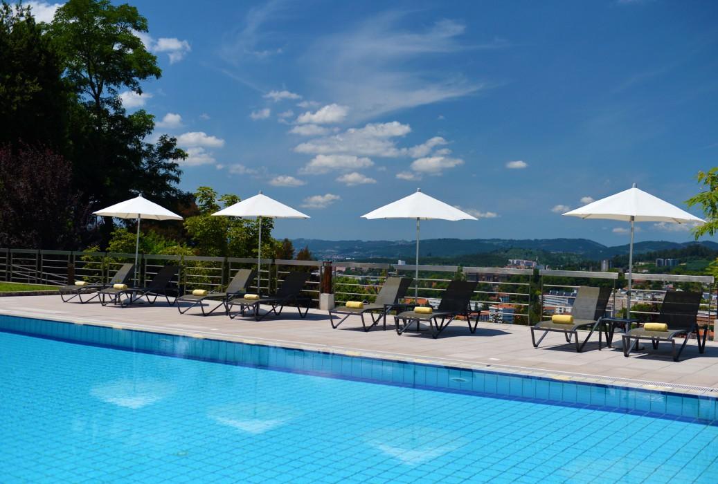 Pousada Mosteiro De Guimarães Esterno foto The swimming pool at the Hotel