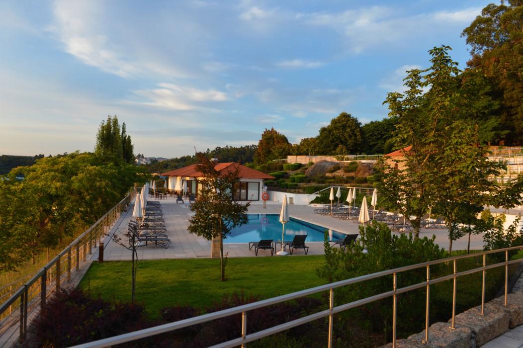 Pousada Mosteiro De Guimarães Esterno foto The swimming pool at the hotel
