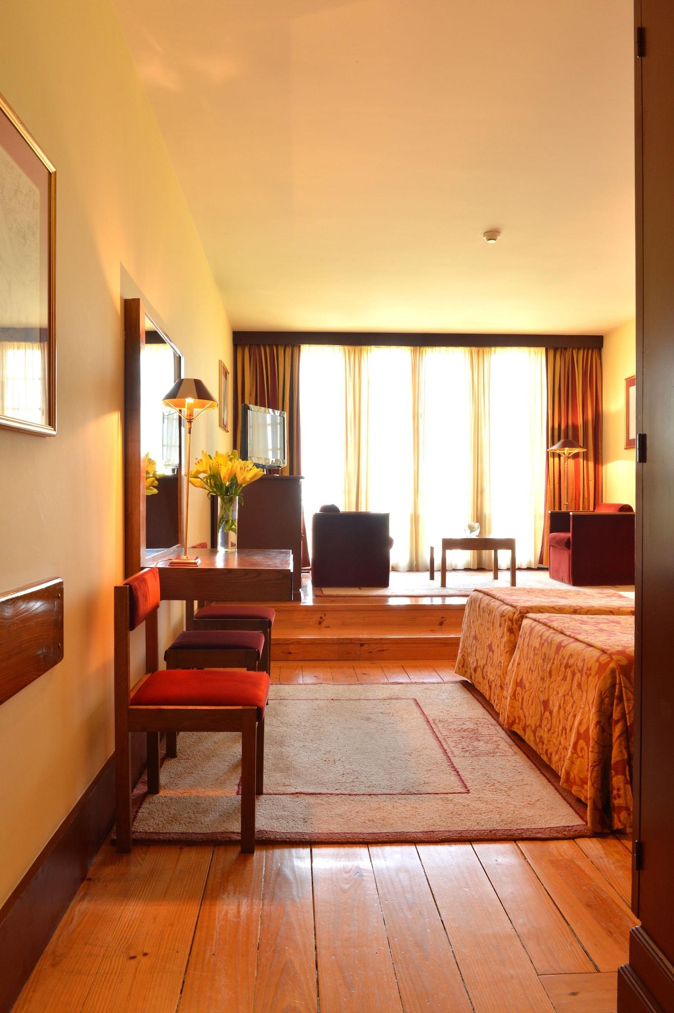 Pousada Mosteiro De Guimarães Esterno foto A room at the Hotel de la Ville