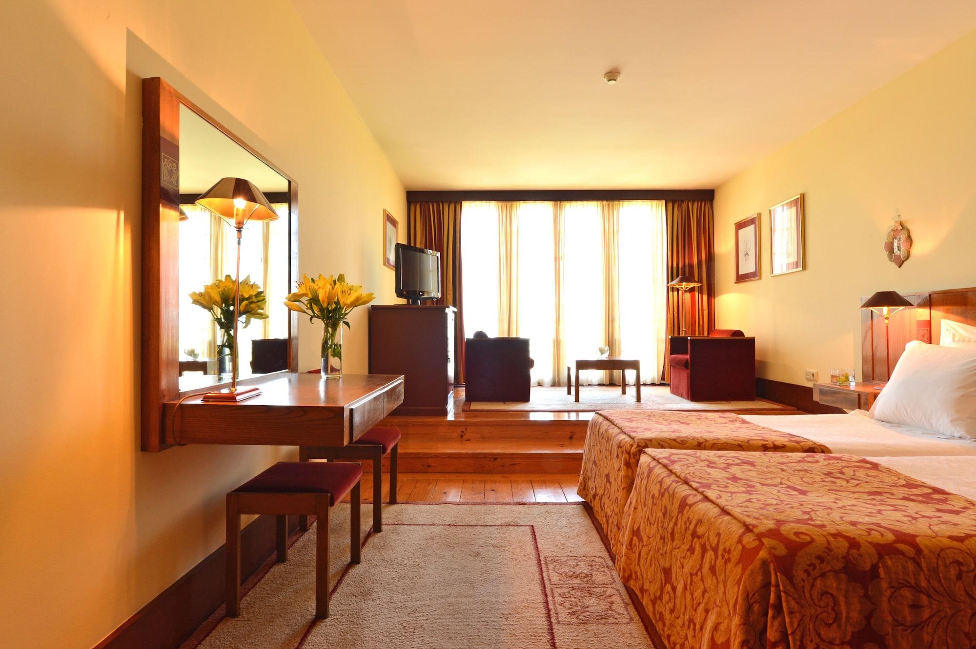 Pousada Mosteiro De Guimarães Esterno foto A room at the hotel