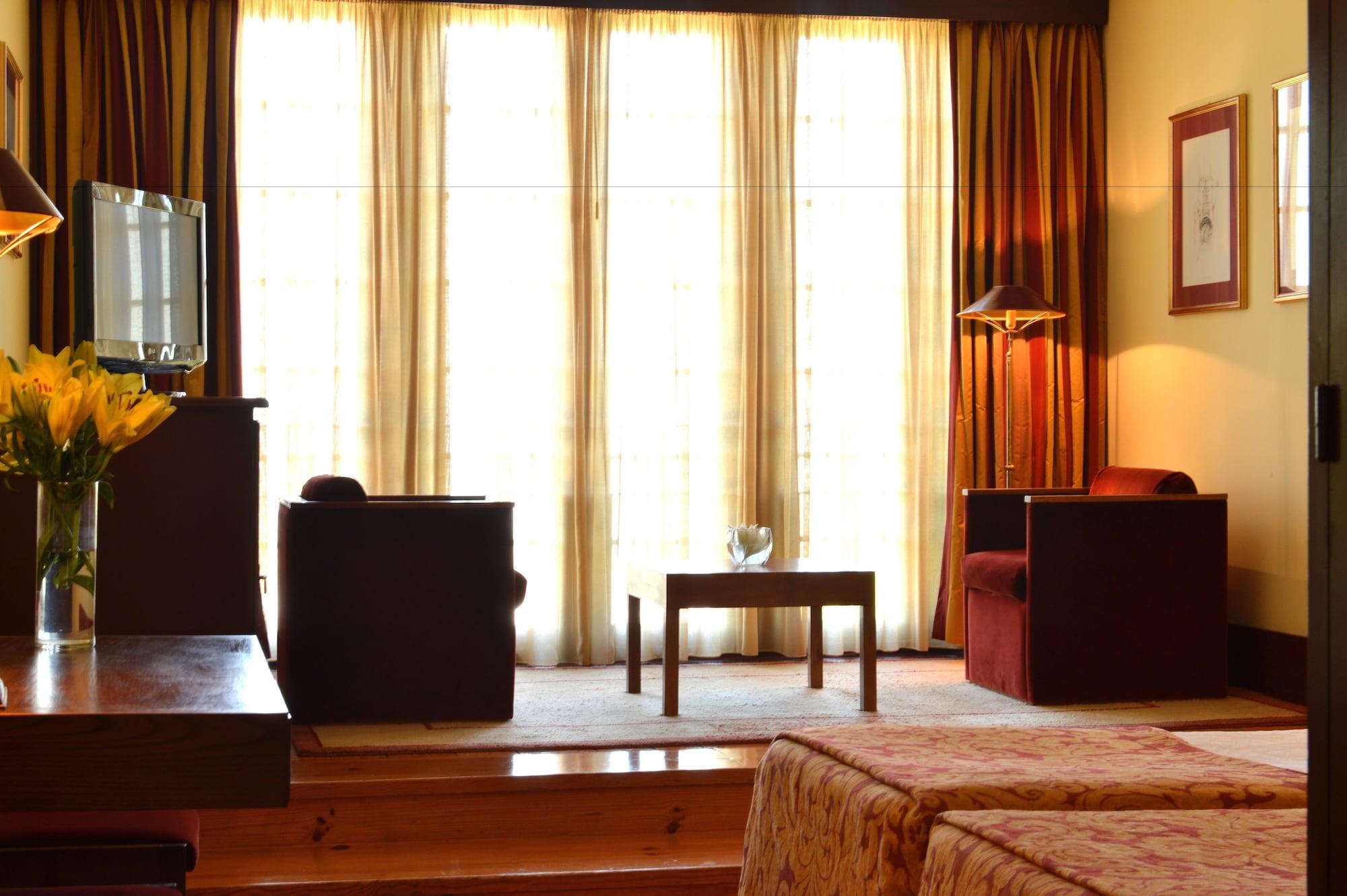 Pousada Mosteiro De Guimarães Esterno foto A room at the hotel