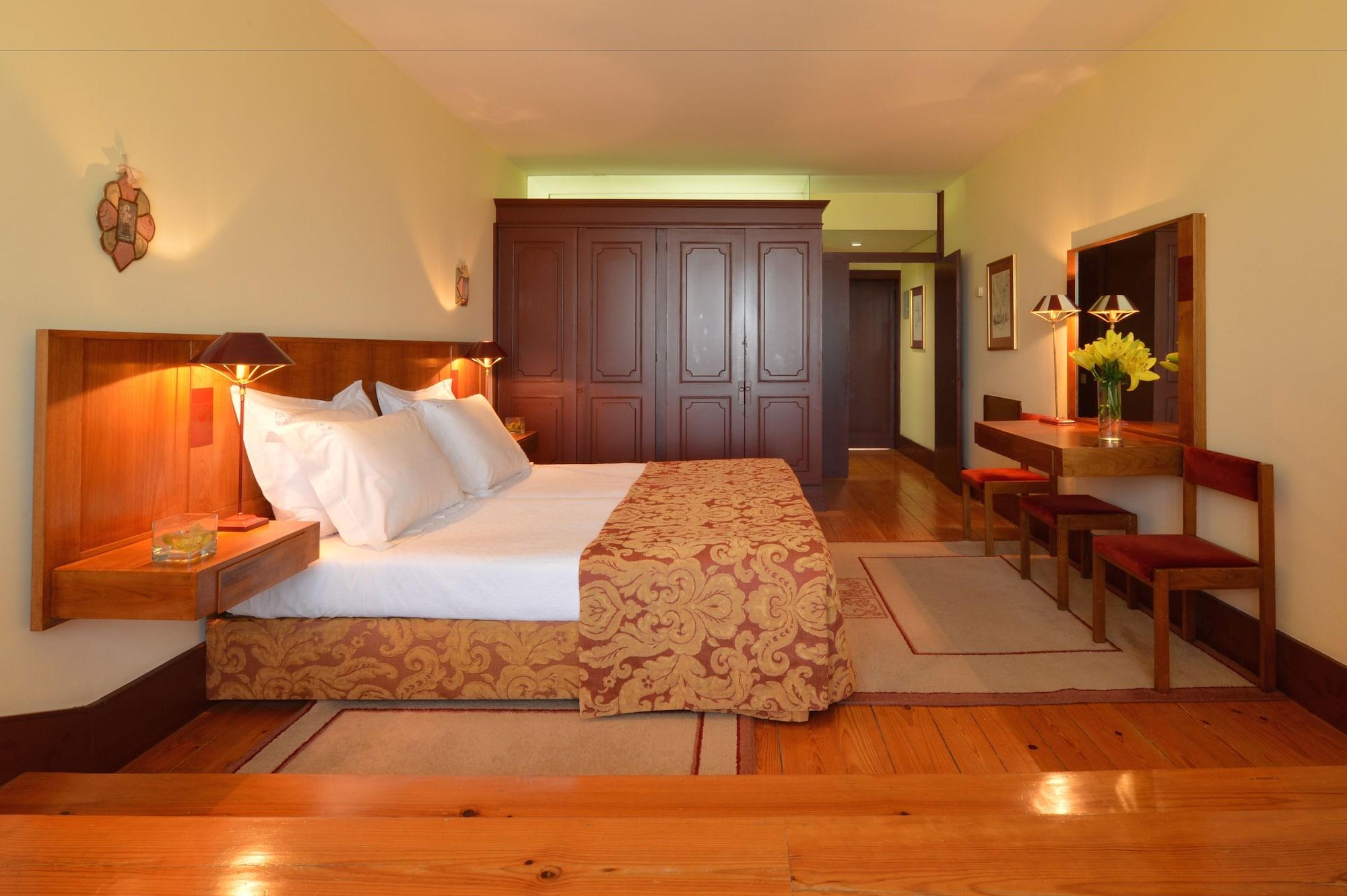 Pousada Mosteiro De Guimarães Esterno foto A room at the Hotel do Canal