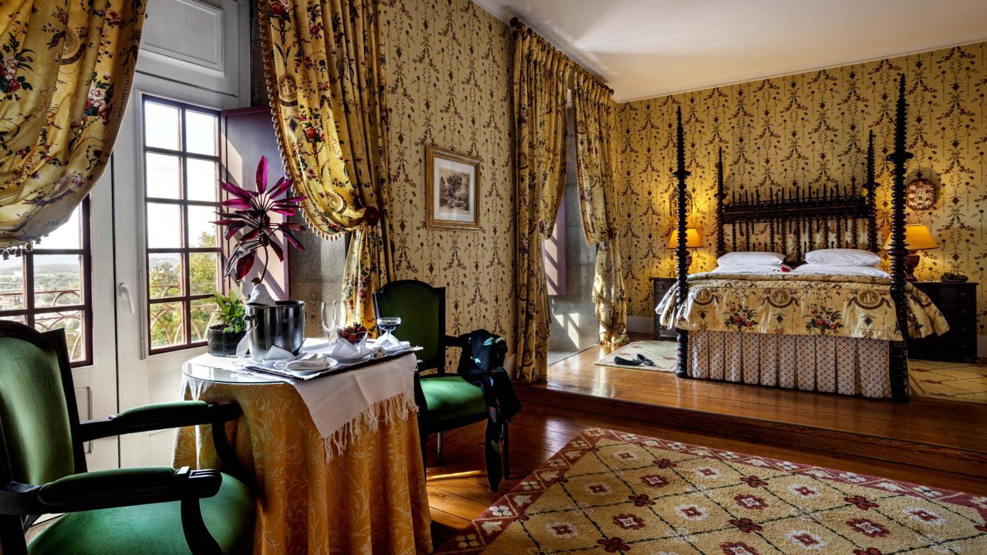 Pousada Mosteiro De Guimarães Esterno foto A room at the Hotel