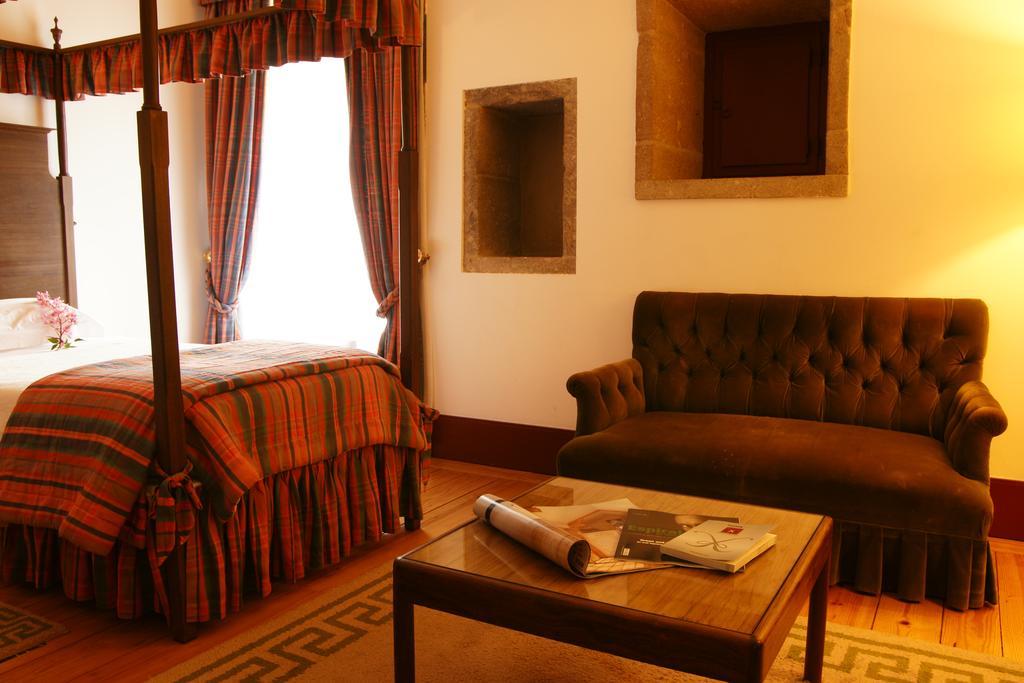 Pousada Mosteiro De Guimarães Camera foto A room at the hotel