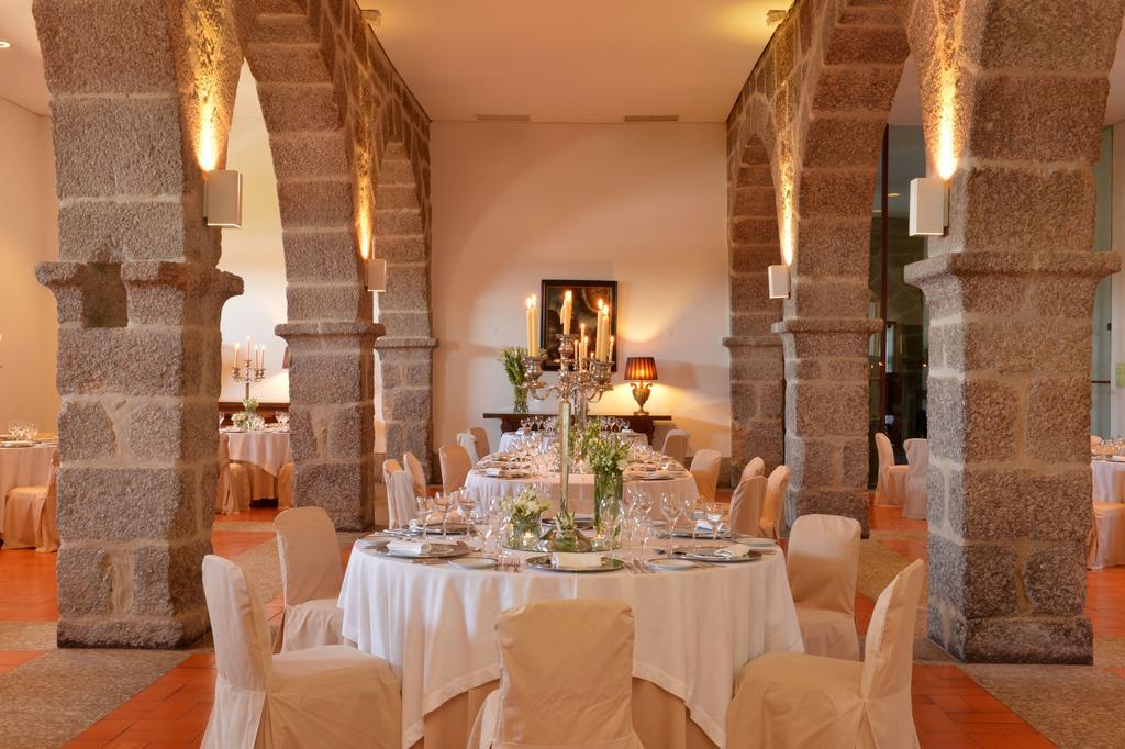 Pousada Mosteiro De Guimarães Esterno foto The interior of the restaurant