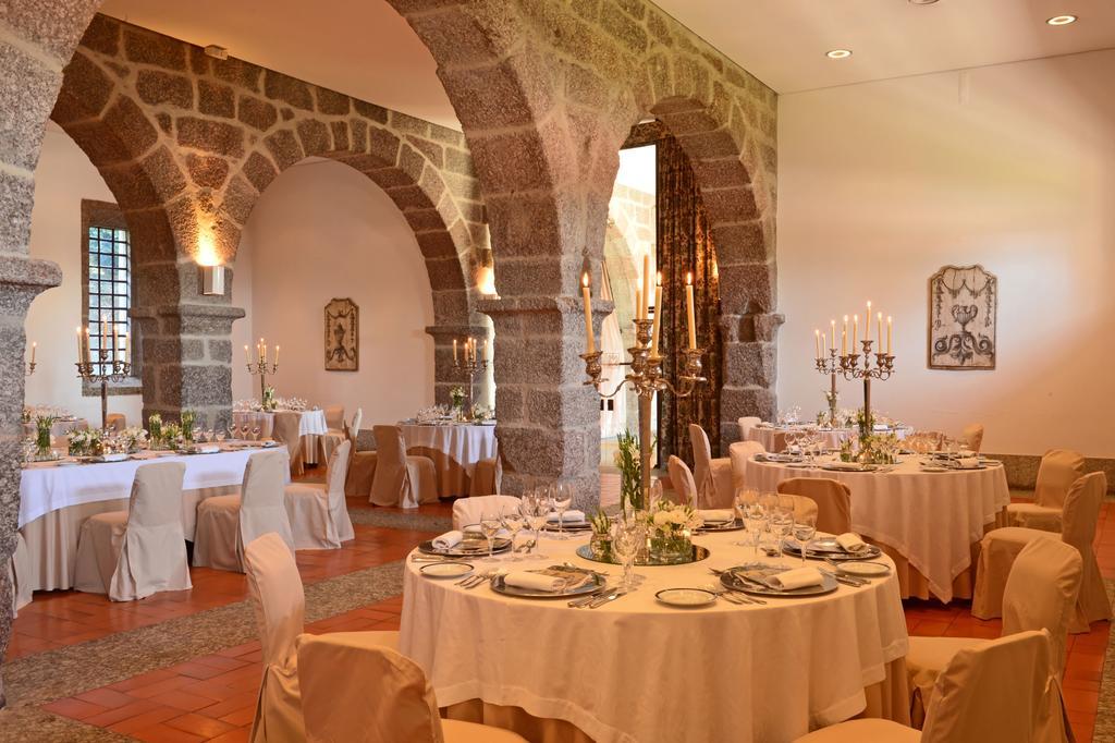 Pousada Mosteiro De Guimarães Esterno foto The interior of the church, converted into a restaurant