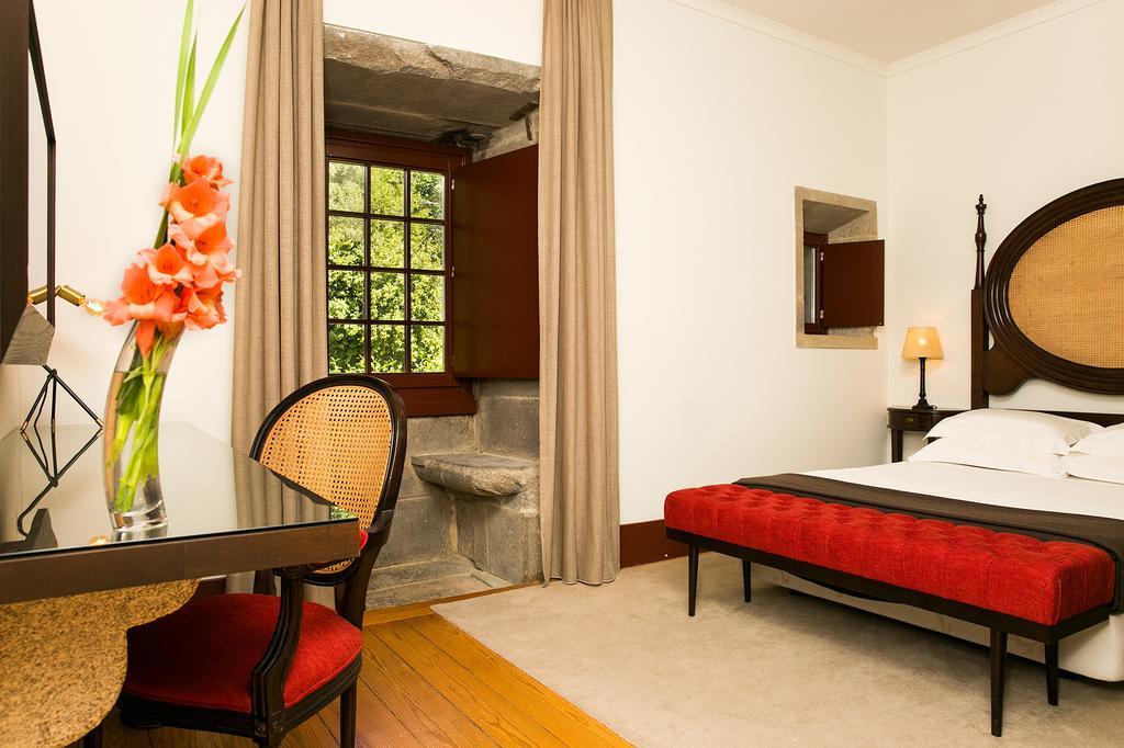 Pousada Mosteiro De Guimarães Esterno foto A room at the hotel