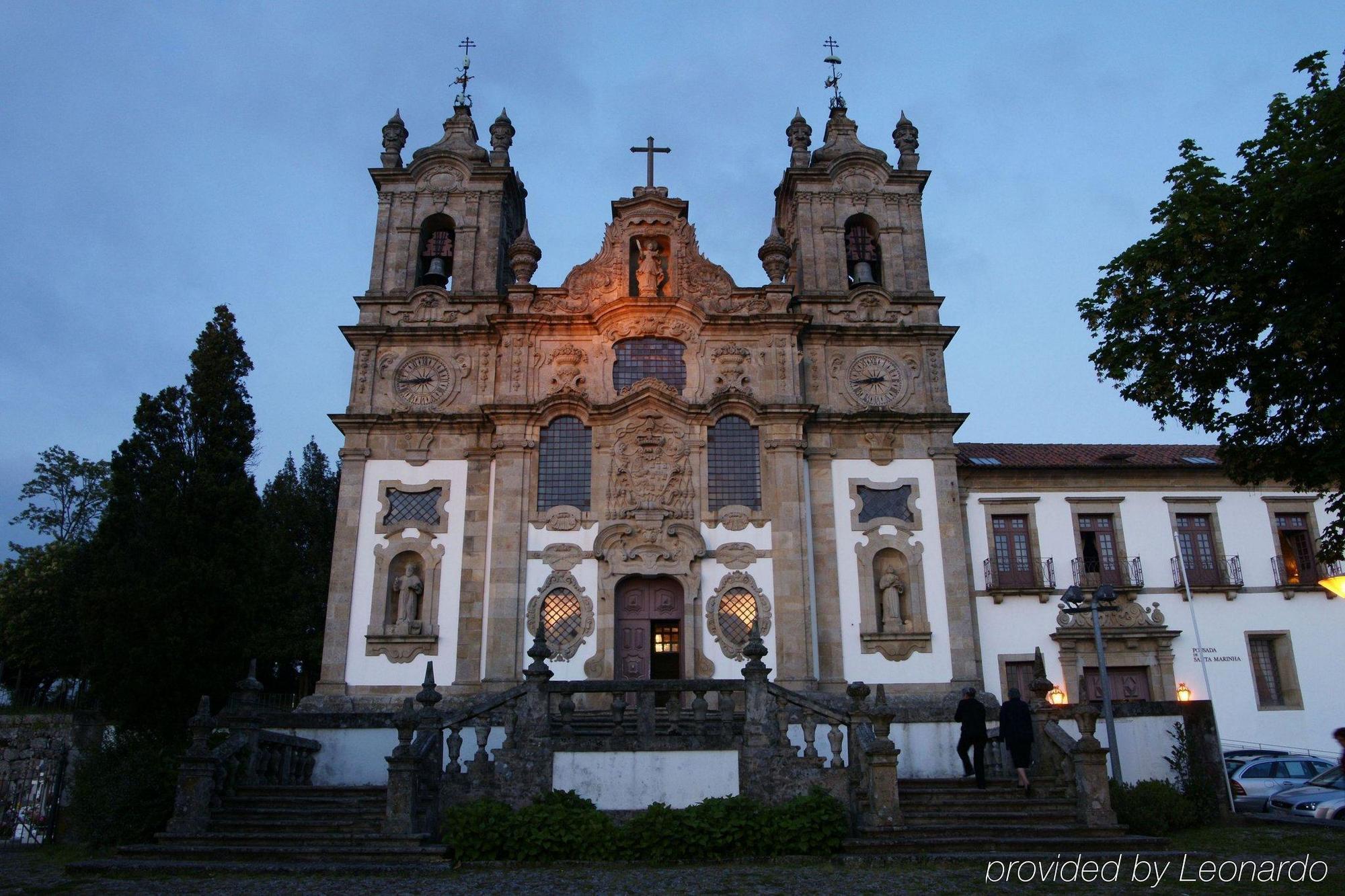Pousada Mosteiro De Guimarães Esterno foto The front facade of the church of the Pousada de Lindoso