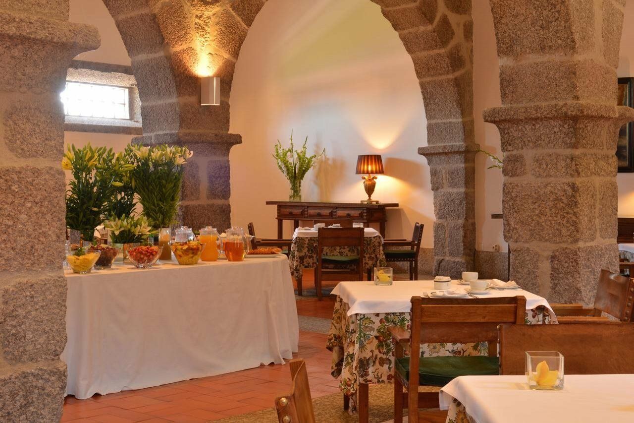Pousada Mosteiro De Guimarães Esterno foto The interior of the restaurant