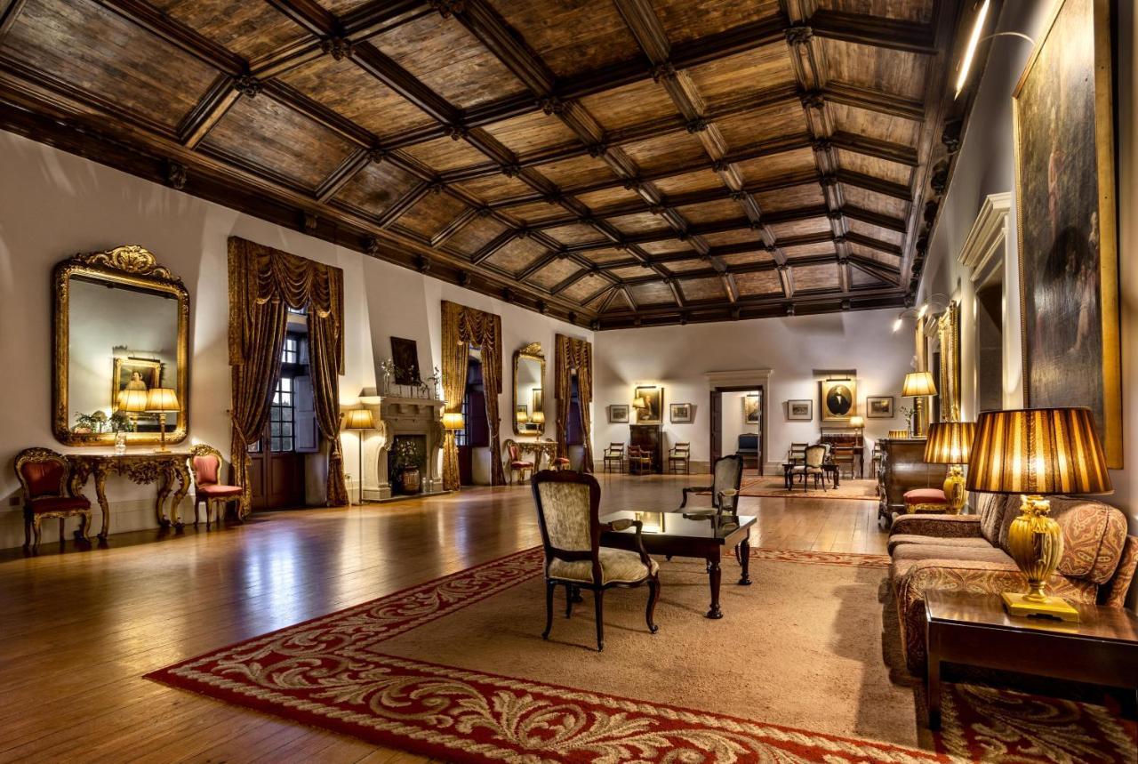 Pousada Mosteiro De Guimarães Esterno foto The lobby of the hotel