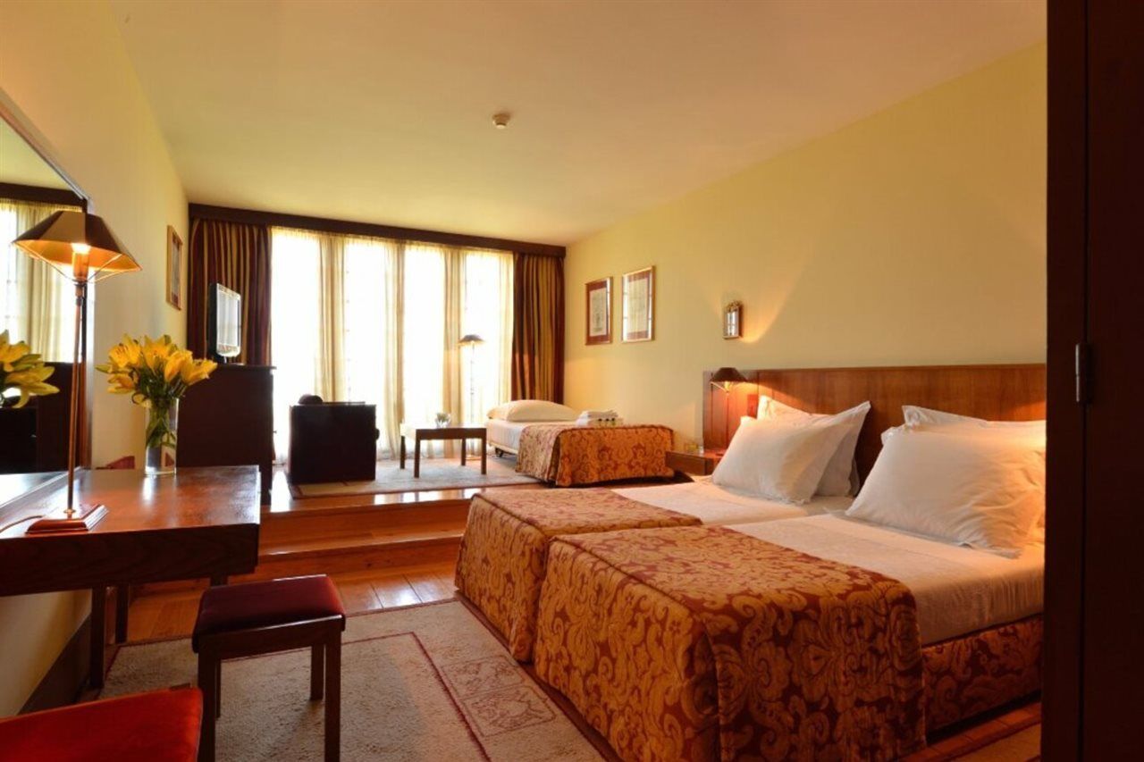 Pousada Mosteiro De Guimarães Esterno foto A room at the hotel