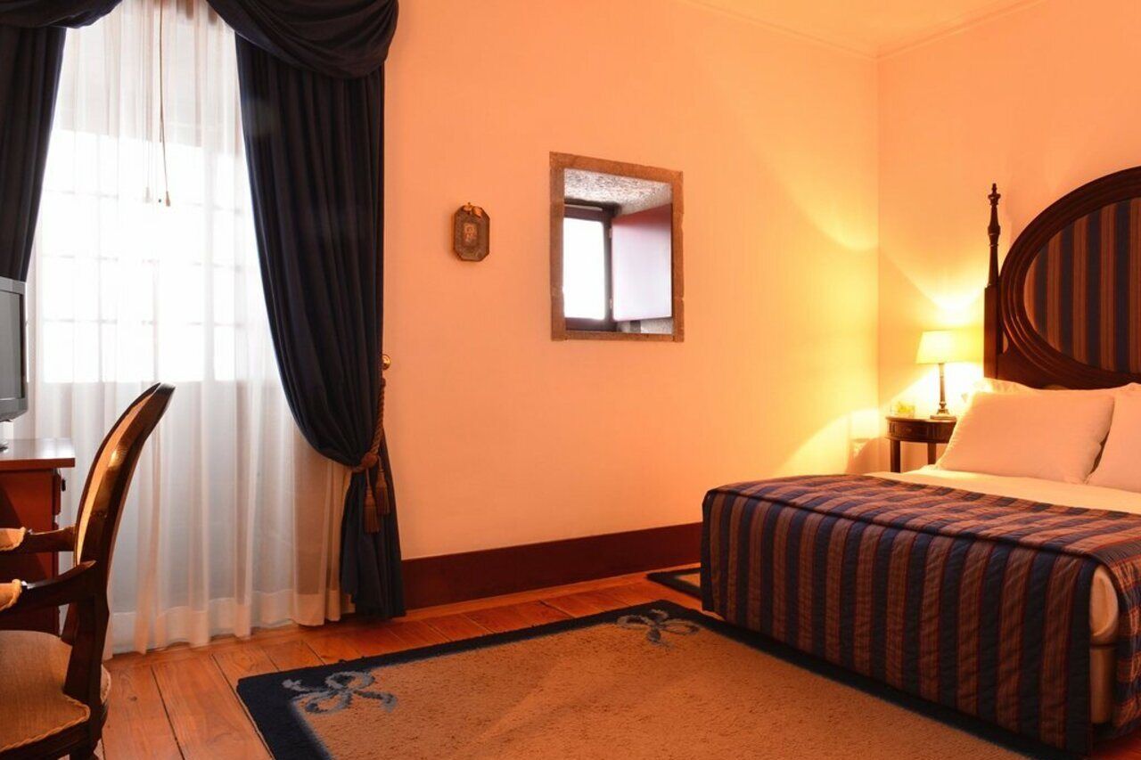 Pousada Mosteiro De Guimarães Esterno foto A room at the hotel